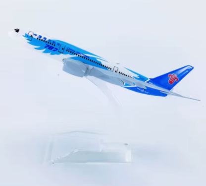 Boeing 787-8 Flugzeugmodell 1:400 – Dekoratives Sammlermodell (14 cm)