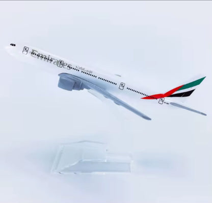 Boeing 777-200 Flugzeugmodell 1:400 – Dekoratives Sammlermodell (16 cm)