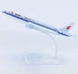 Boeing 777-200 Flugzeugmodell 1:400 – Dekoratives Sammlermodell (16 cm)