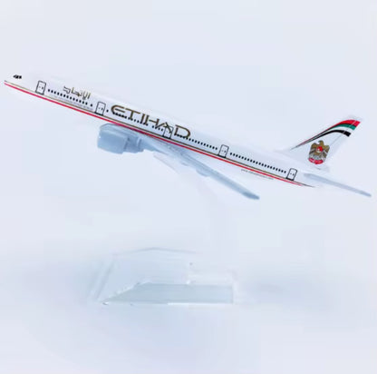 Boeing 777-200 Flugzeugmodell 1:400 – Dekoratives Sammlermodell (16 cm)