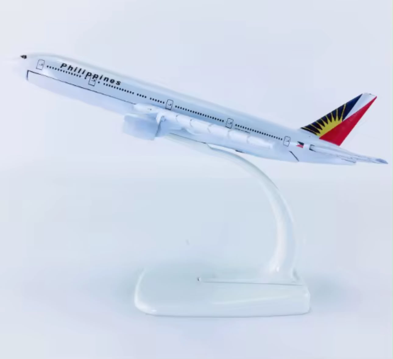 Boeing 777-200 Flugzeugmodell 1:400 – Dekoratives Sammlermodell (16 cm)